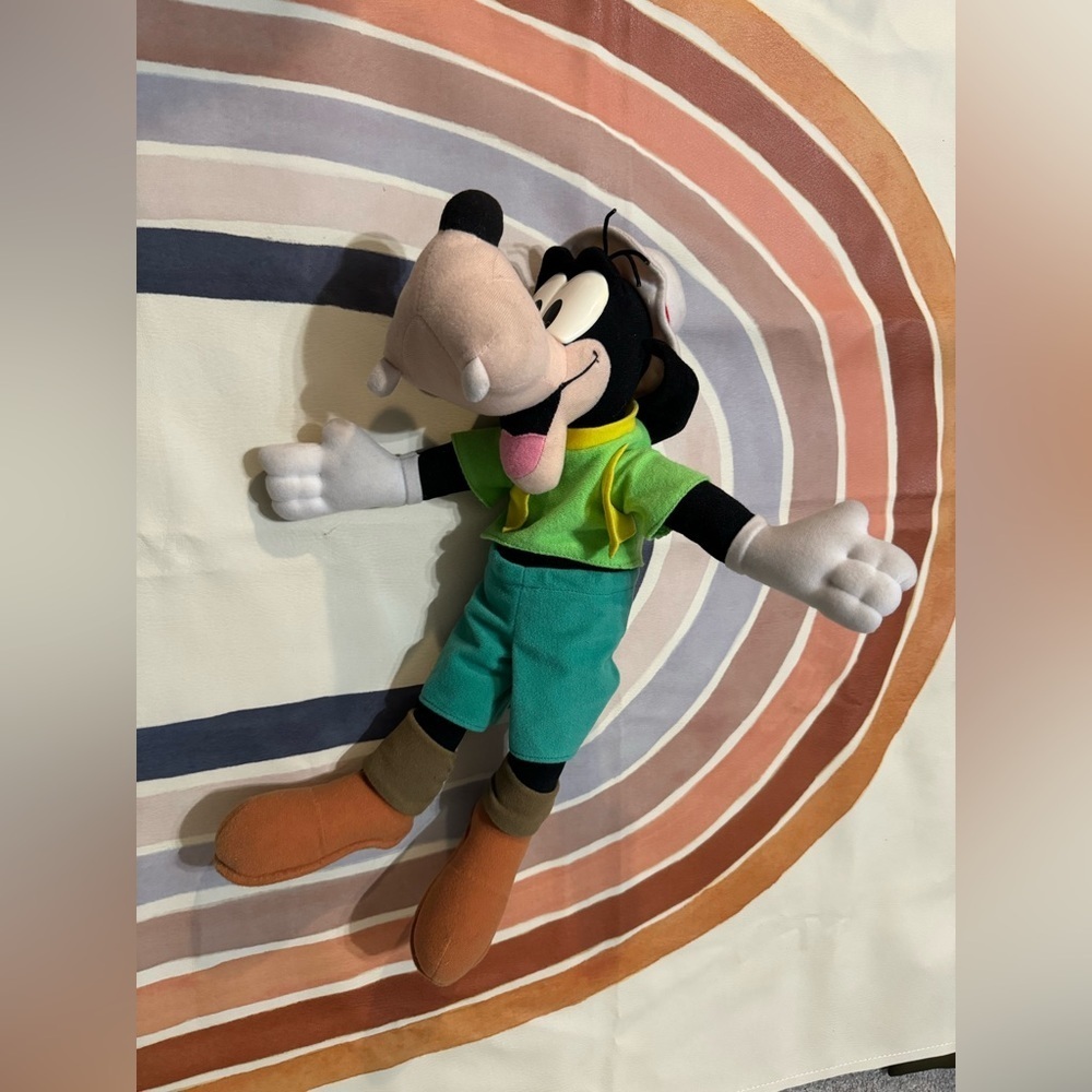 Vintage Disney Store Goofy stuffed animal / plush